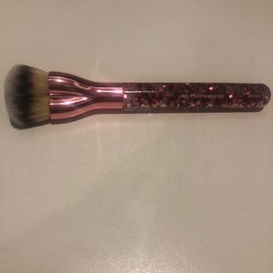 It Cosmetics Love Is The Foundation Brush 2018